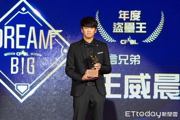 中職／奪得盜壘王　王威晨今年月薪超過20萬  