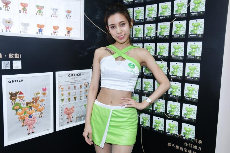 電玩展／今日我最美　中職啦啦隊性感小隻馬巫苡萱、貴貴 