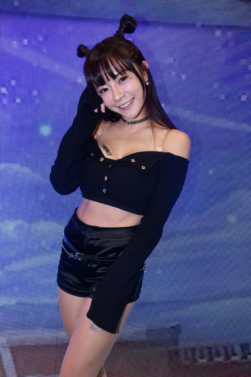 電玩展／今日我最美　中職啦啦隊性感小隻馬巫苡萱、貴貴 