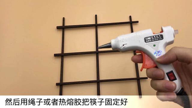 舊筷子別再扔掉了，綁根繩子掛陽台，一年能省下不少錢，快試試 