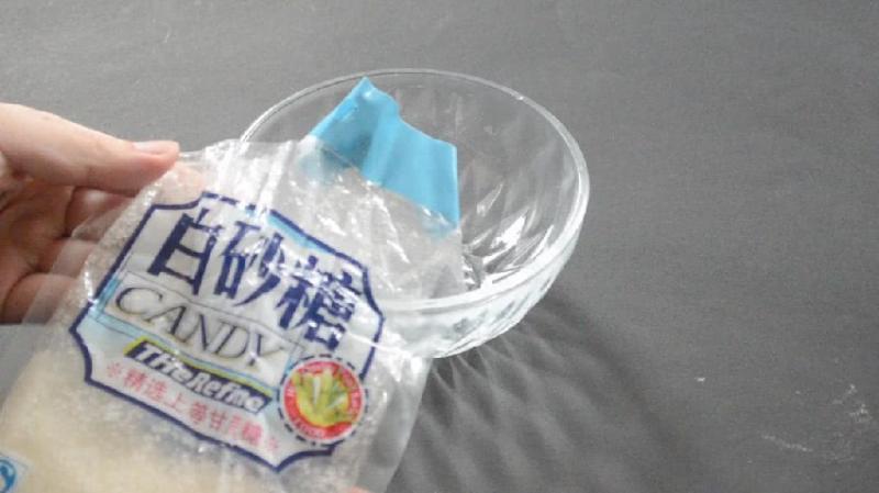 晚上不用點蚊香了！床下放一個「易拉罐」，一整晚都不會有蚊子來咬你 !