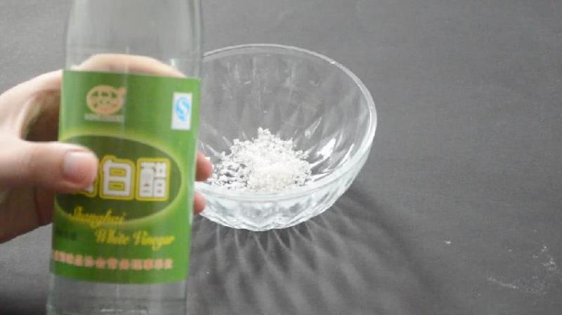 晚上不用點蚊香了！床下放一個「易拉罐」，一整晚都不會有蚊子來咬你 !