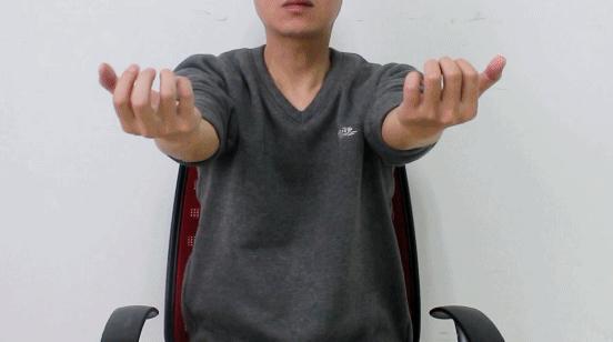 每天翻轉手臂2分鐘，上肢經絡全疏通，心臟1年更比1年健康