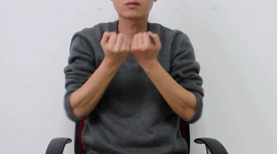 每天翻轉手臂2分鐘，上肢經絡全疏通，心臟1年更比1年健康