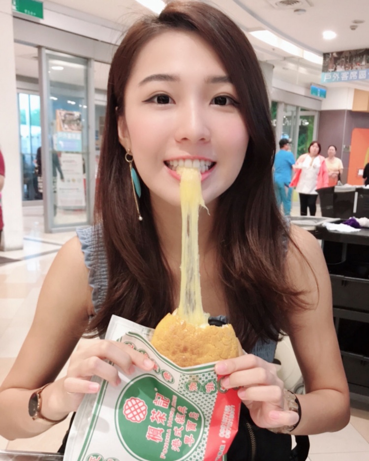 寶島自產U值啦啦隊正妹！一雙「逆天長腿」身材辣到爆...甜美笑容圈粉無數：愛上職棒了