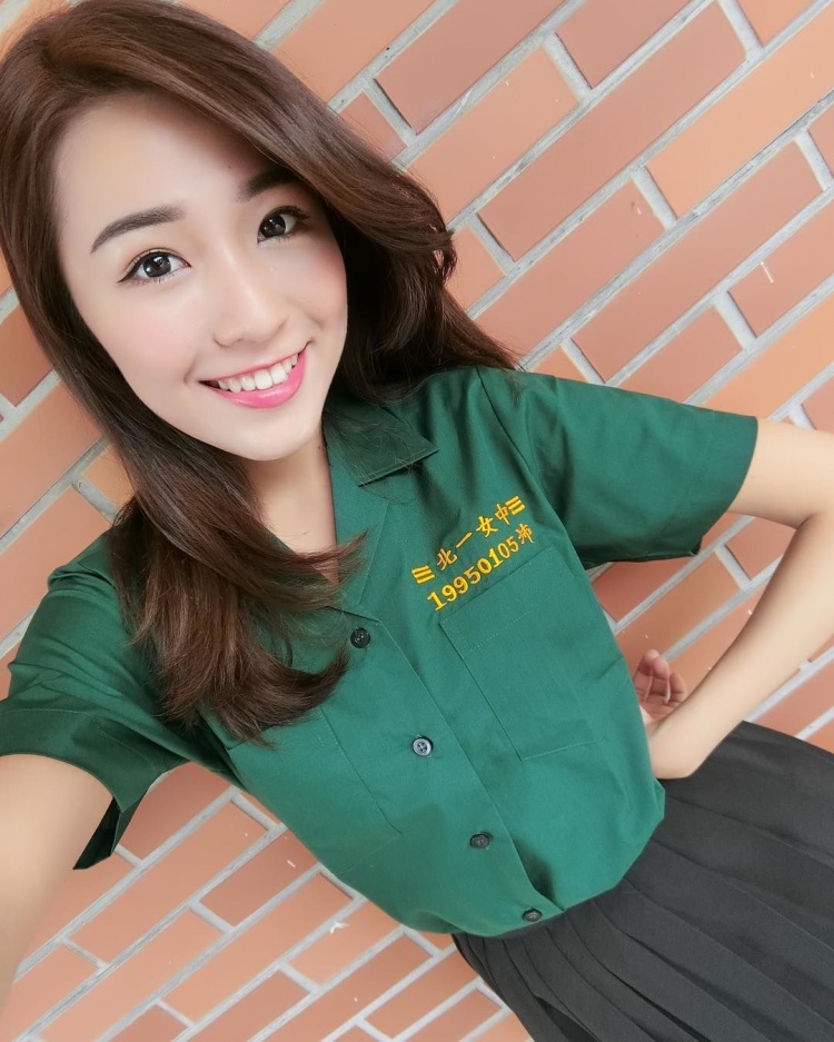 寶島自產U值啦啦隊正妹！一雙「逆天長腿」身材辣到爆...甜美笑容圈粉無數：愛上職棒了