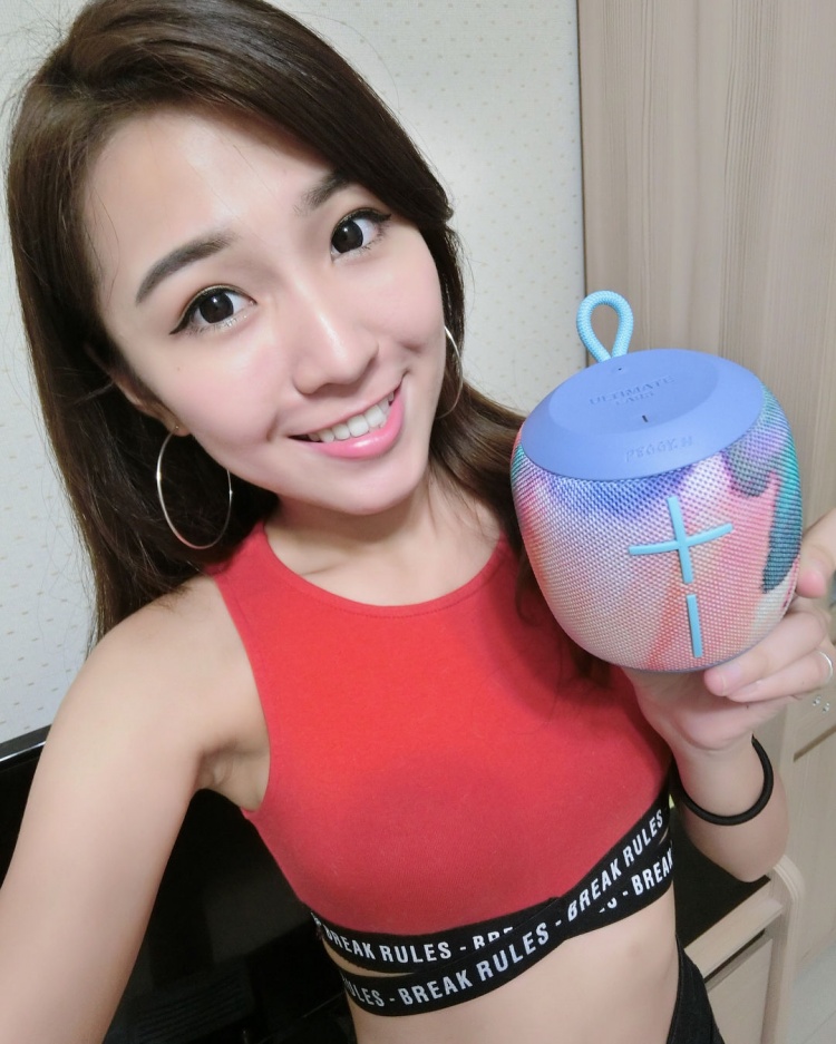 寶島自產U值啦啦隊正妹！一雙「逆天長腿」身材辣到爆...甜美笑容圈粉無數：愛上職棒了