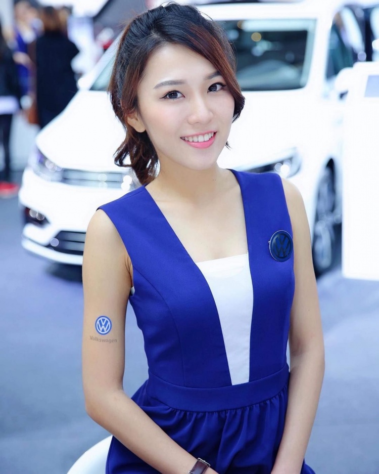 寶島自產U值啦啦隊正妹！一雙「逆天長腿」身材辣到爆...甜美笑容圈粉無數：愛上職棒了