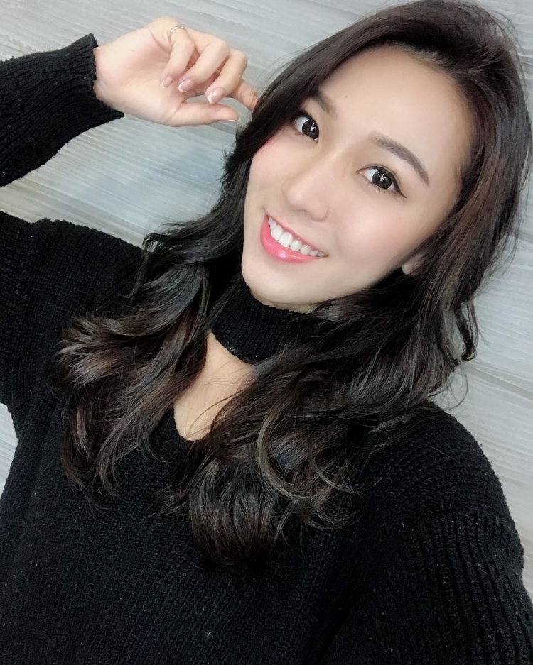寶島自產U值啦啦隊正妹！一雙「逆天長腿」身材辣到爆...甜美笑容圈粉無數：愛上職棒了