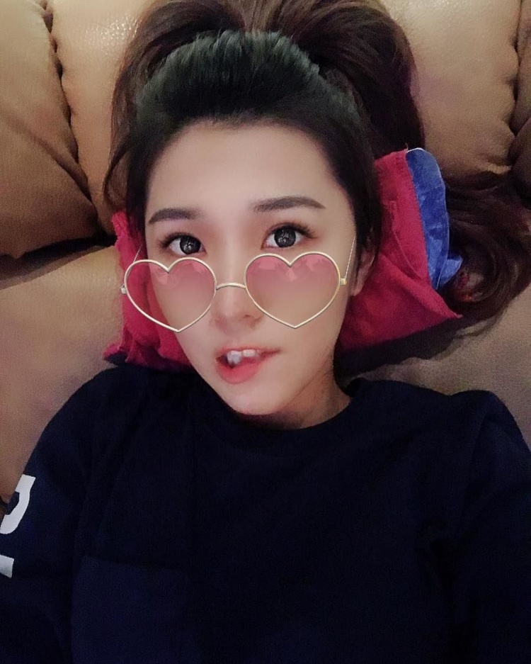 寶島自產U值啦啦隊正妹！一雙「逆天長腿」身材辣到爆...甜美笑容圈粉無數：愛上職棒了