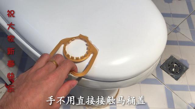 洗碗池裡一定要放個油桶提手，作用太棒了，全家人都搶著用 !