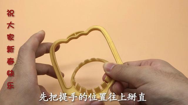洗碗池裡一定要放個油桶提手，作用太棒了，全家人都搶著用 !