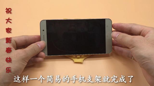 洗碗池裡一定要放個油桶提手，作用太棒了，全家人都搶著用 !