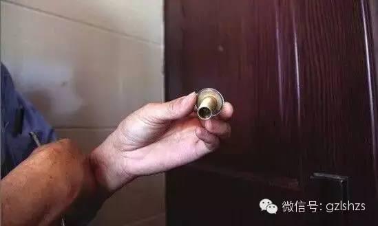 切記！不管你睡在哪裡，家也好，酒店也好，睡前一定要做「這件事」！後果真的太可怕了！ 