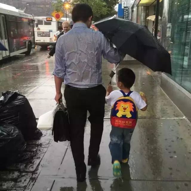 什麼是爸爸？什麼是媽媽？兩張圖感動上億人