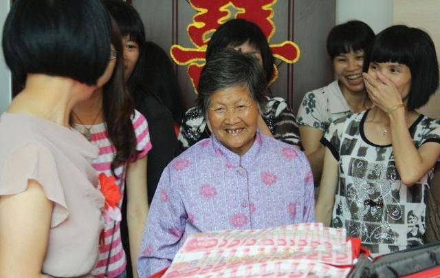 14歲兒子半夜對我說：媽媽，跟爸爸離婚吧，我受不了保姆阿姨了