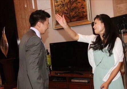 我偷賣妻子首飾給嫂子交住院費，她要離婚，後來妻子給嫂子8萬元