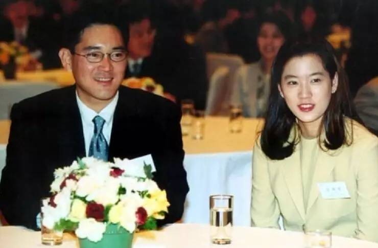 三星總栽女兒嫁保全，丈夫卻二度自殺！要求70億離婚，婚姻不幸，她還是把人生活得優雅亮麗！
