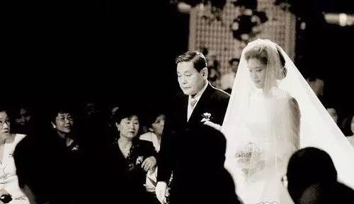 三星總栽女兒嫁保全，丈夫卻二度自殺！要求70億離婚，婚姻不幸，她還是把人生活得優雅亮麗！