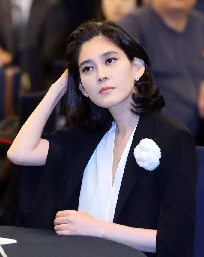 三星總栽女兒嫁保全，丈夫卻二度自殺！要求70億離婚，婚姻不幸，她還是把人生活得優雅亮麗！