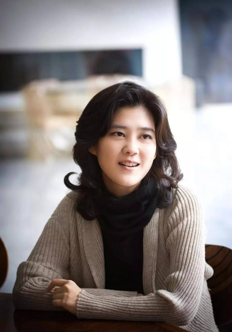 三星總栽女兒嫁保全，丈夫卻二度自殺！要求70億離婚，婚姻不幸，她還是把人生活得優雅亮麗！