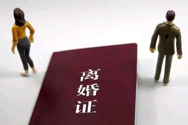 和前妻離婚一年後，再次見到她，讓我追悔莫及
