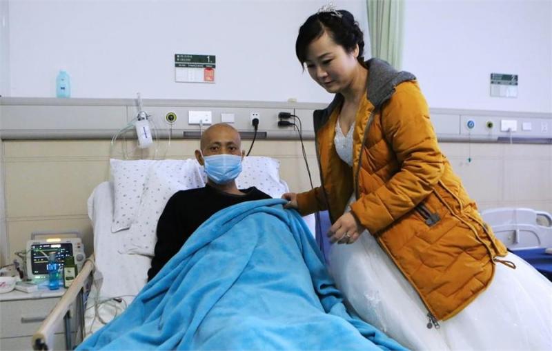 白血病男友娶39歲單親媽媽，婚後17天夫妻陰陽兩隔，丈夫留下一張紙條，看哭了所有人