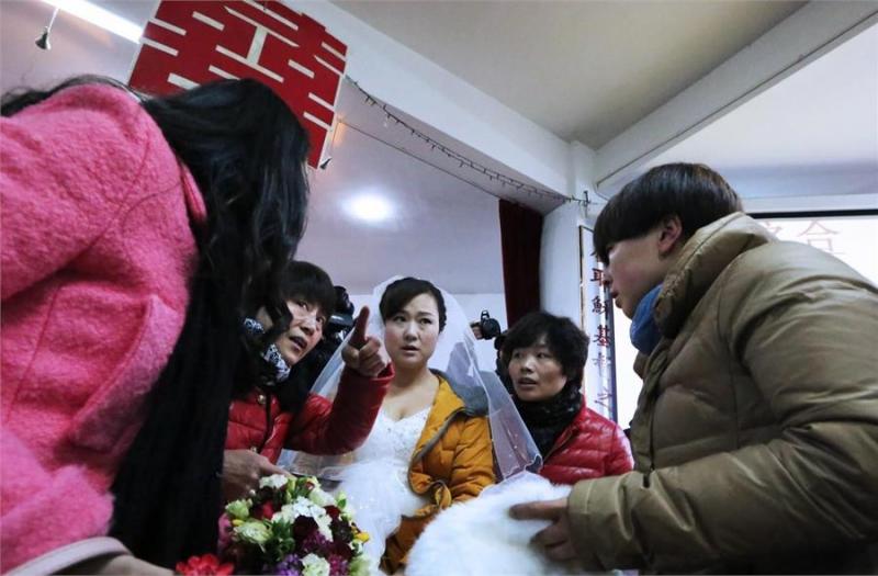 白血病男友娶39歲單親媽媽，婚後17天夫妻陰陽兩隔，丈夫留下一張紙條，看哭了所有人