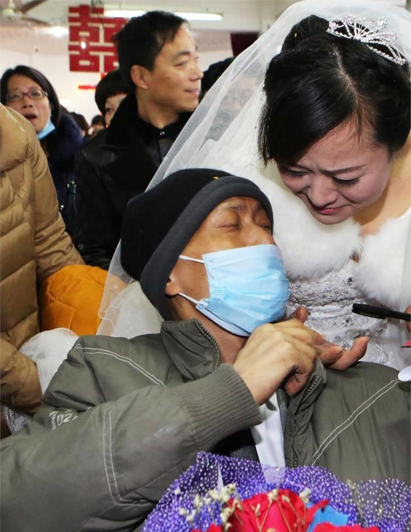 白血病男友娶39歲單親媽媽，婚後17天夫妻陰陽兩隔，丈夫留下一張紙條，看哭了所有人