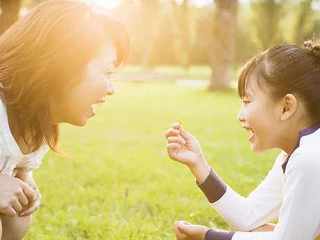 為什麼孩子長大了就會和父母疏遠？父母的這種行為，是裂痕的開端
