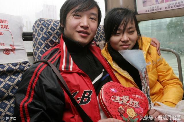 女友帶我回家吃餃子，她母親讓我看水開了沒有，結果我傷心離開