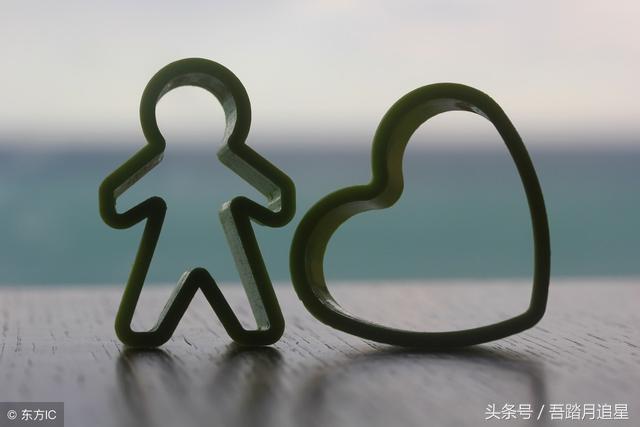 女友帶我回家吃餃子，她母親讓我看水開了沒有，結果我傷心離開