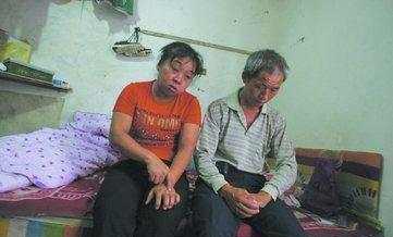 半夜和妻子打電話，妻子忘掛電話，電話傳出的聲音讓他悲痛欲絕
