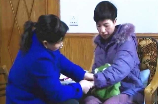 離婚16年後，前夫將她接回家與現任妻子同住，前妻的丈夫：侮辱我