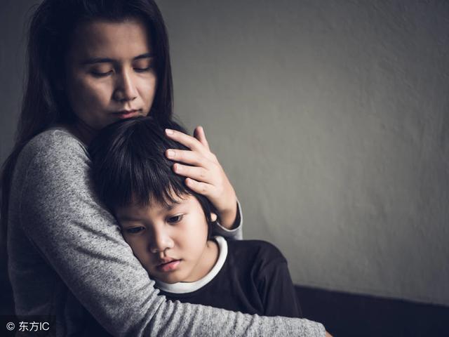今年春節，我多給爸媽五千元，老公把我鎖在臥室里打，我呆在原地