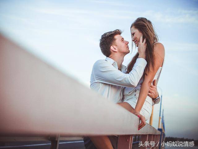 離婚三個月前夫再婚，他邀請我參加婚禮，看到來賓我愣住了