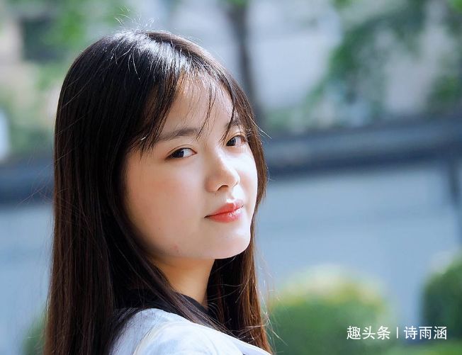 過年給母親三千，她給孩子們發紅包，老婆拆開女兒紅包後掀了桌子