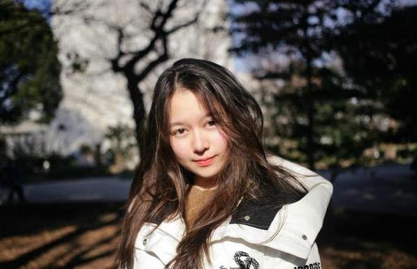 我和32歲的剩女相親，她從老人那裡買一把青菜，我就決定娶她