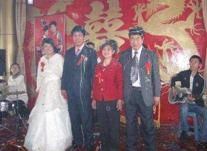 舅舅10年沒來看過我，成婚那天，收到母親的信，我報警抓舅舅