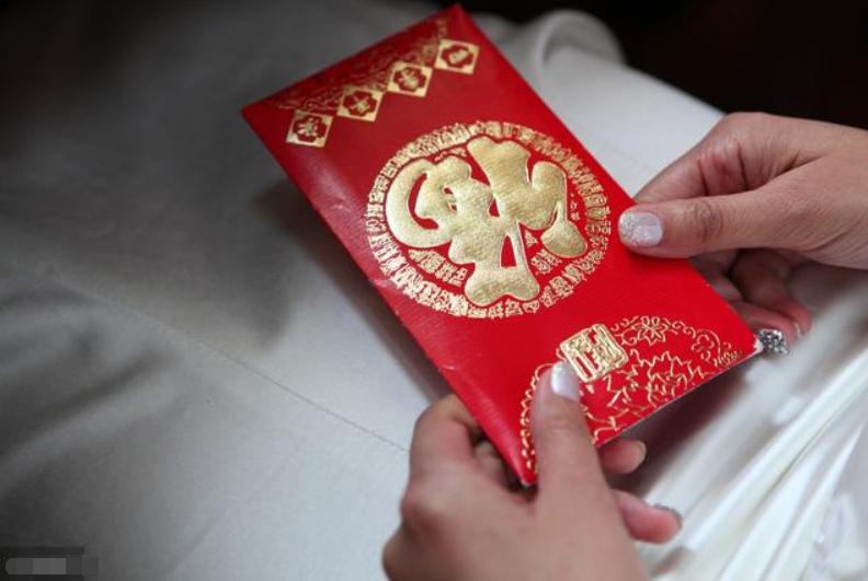 奶奶被綁在轎子上嫁給爺爺，一生都在鬧情緒，臨終的話讓爺爺痛哭 