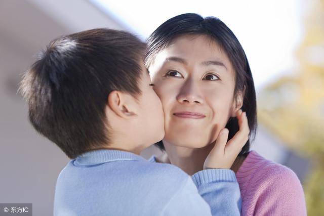 我生了兒子，老公和我離了婚，如今前夫想認親，兒子說你不配