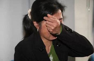 小姑子懷孕，打電話給婆婆報喜忘掛斷，聽見嬉笑聲，婆婆如遭雷擊