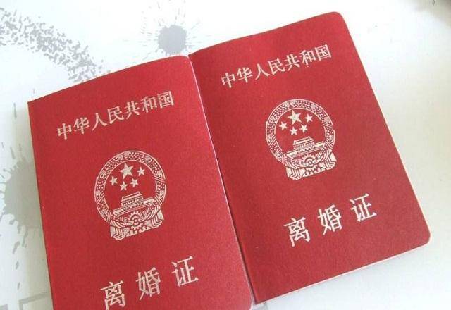 離婚後前夫娶了閨蜜，他們孩子過滿月我送上驚喜，他們果然鬧起離婚