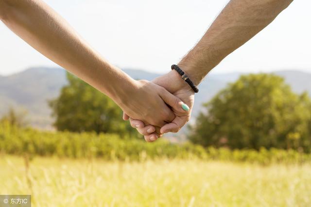 結婚前出意外，公婆要走十萬元彩禮，我拿六萬給她說：我要結婚