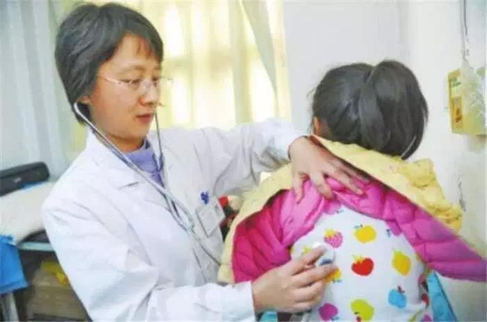 7歲女兒連續5天頭痛，醫生查不出問題，最後女兒無奈說出實情