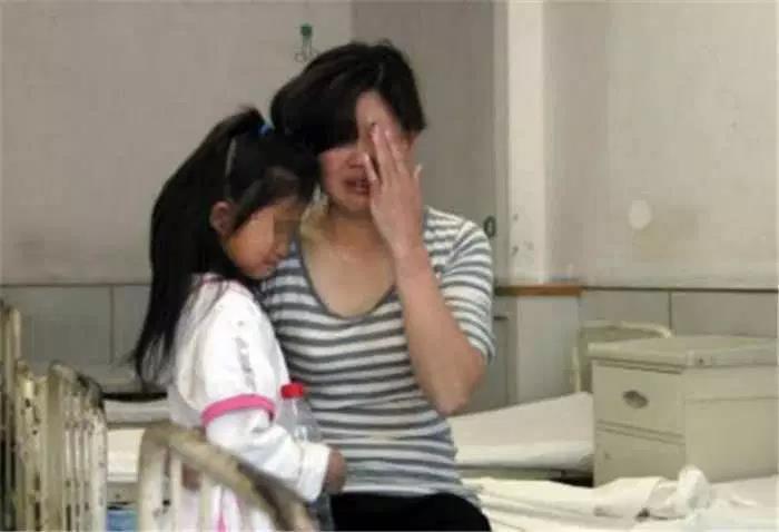 7歲女兒連續5天頭痛，醫生查不出問題，最後女兒無奈說出實情