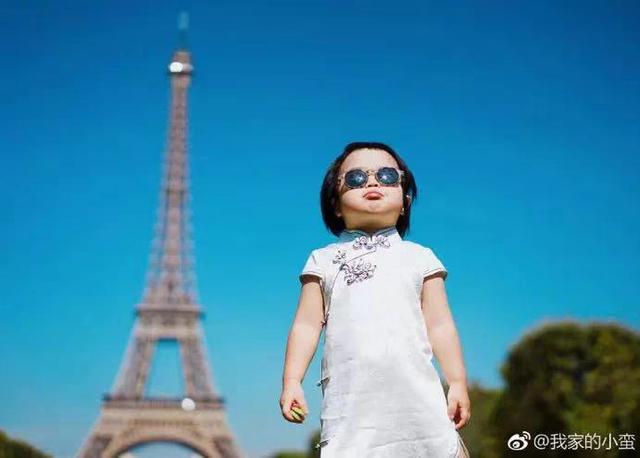 吃貨小蠻寶寶長大了，小姑娘可愛又俏皮，變身寶寶界時尚大咖