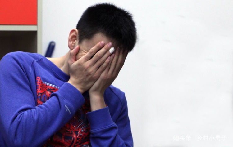 兒媳懷孕被迫跪下，丈夫冷眼旁觀，妻子說出五個字，嚇壞婆婆