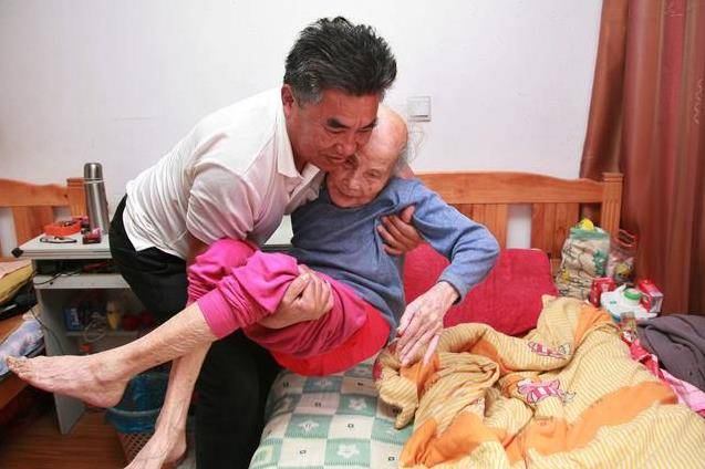 孩子的到來全是因果輪迴，不要求孩子孝順，只教他如何去愛