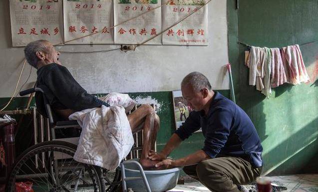 孩子的到來全是因果輪迴，不要求孩子孝順，只教他如何去愛